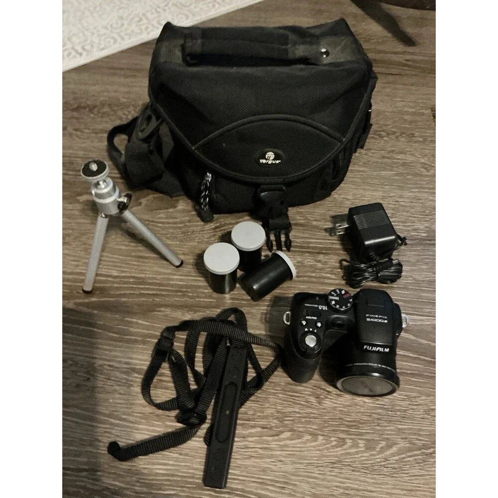 Fujifilm FinePix S1000fd 10.0MP Digital Camera, Black, Tested, W/8GB SD Card